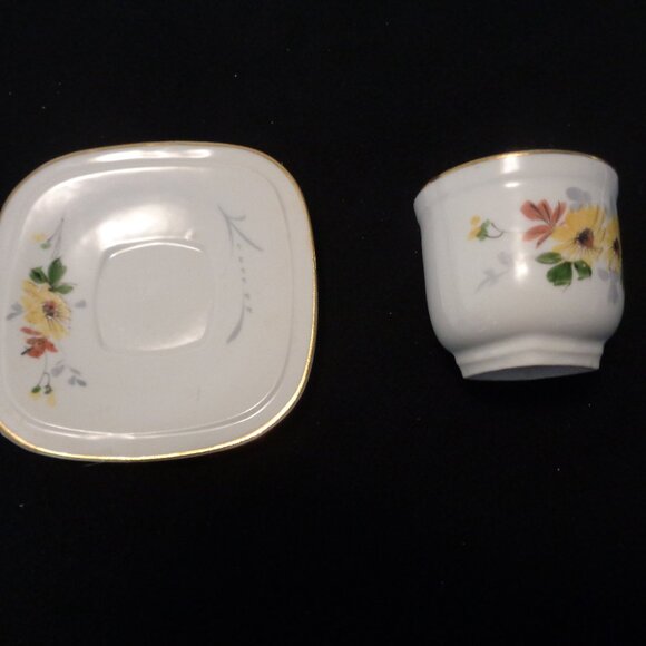 FRENCH GIRL STYLE VINTAGE FRENCH YELLOW FLOWERS SM CUP & SAUCER - Picture 8 of 9